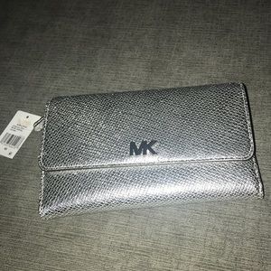 MIchael Kors Money Pieces Silver Wallet